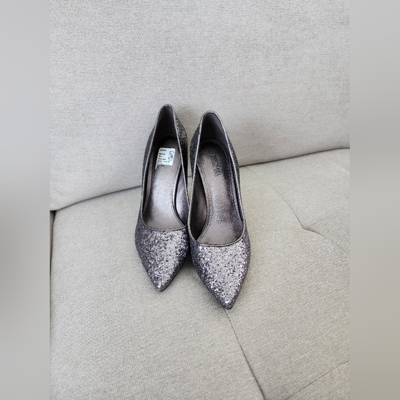 Shoes - Picture 4 of 6